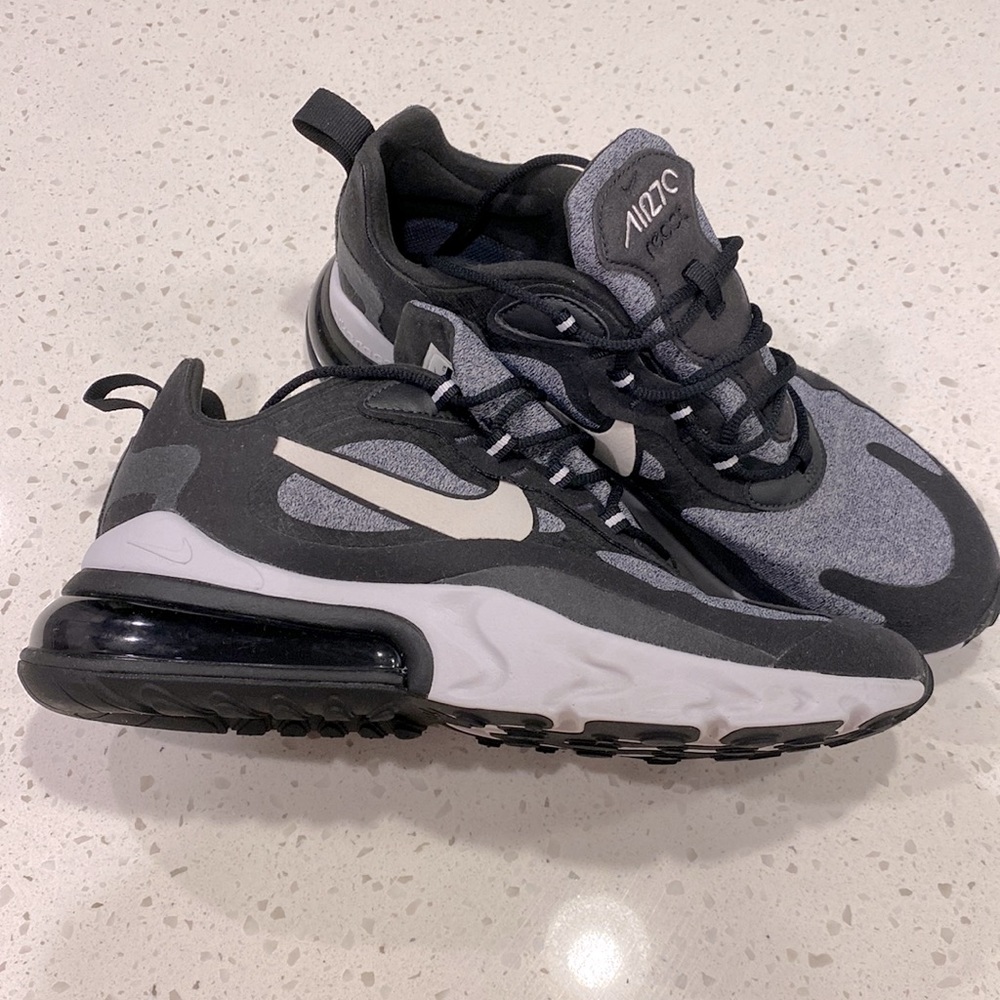 Nike Air 270 React - Mens 9 - Excellent condition!